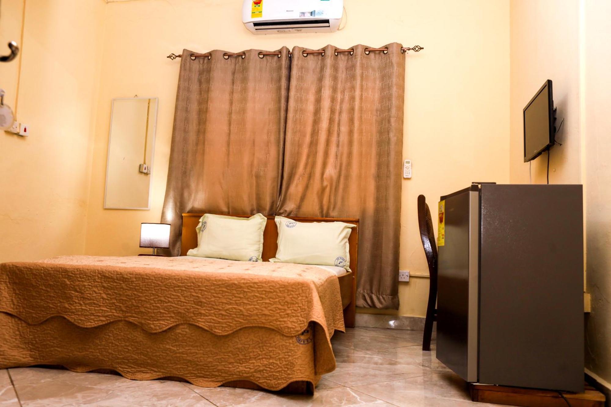 Jenos Hotels Accra Esterno foto