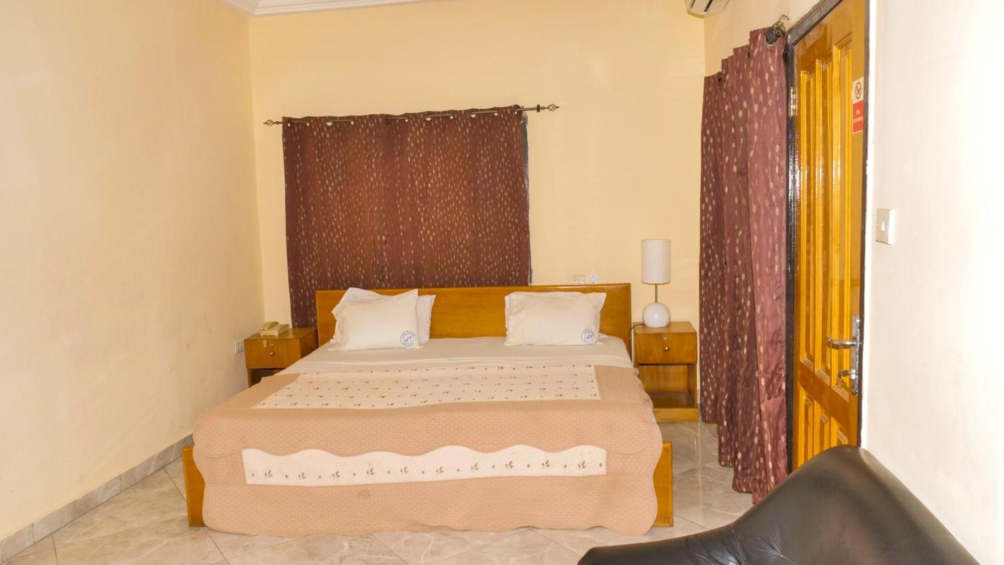 Jenos Hotels Accra Esterno foto