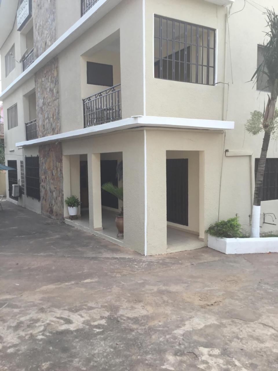 Jenos Hotels Accra Esterno foto